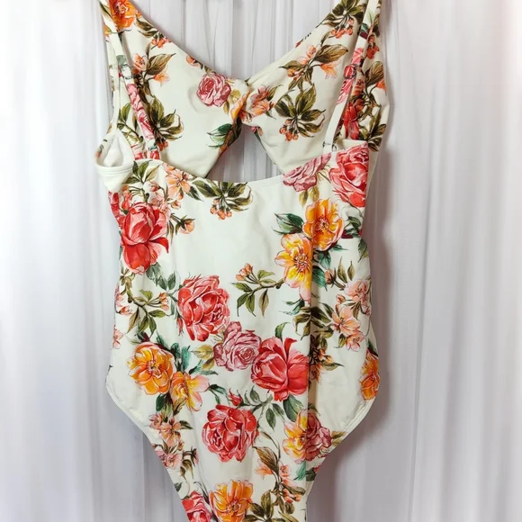 White & floral one-piece swimsuit by CUPSHE in size XL - Picture 4 of 16